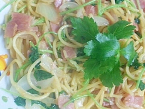 三つ葉とベーコンの和風パスタ